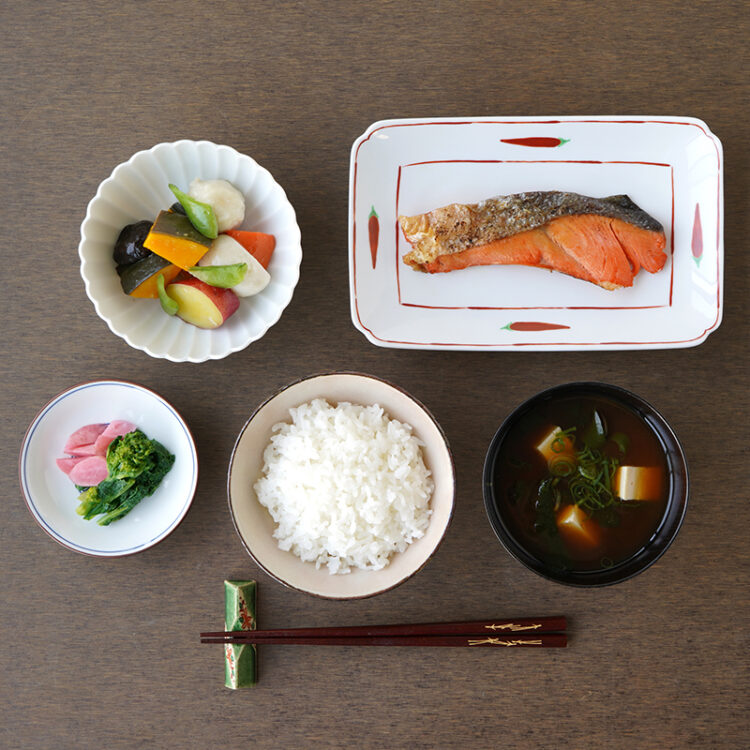 器のいろいろ  一汁三菜の食卓