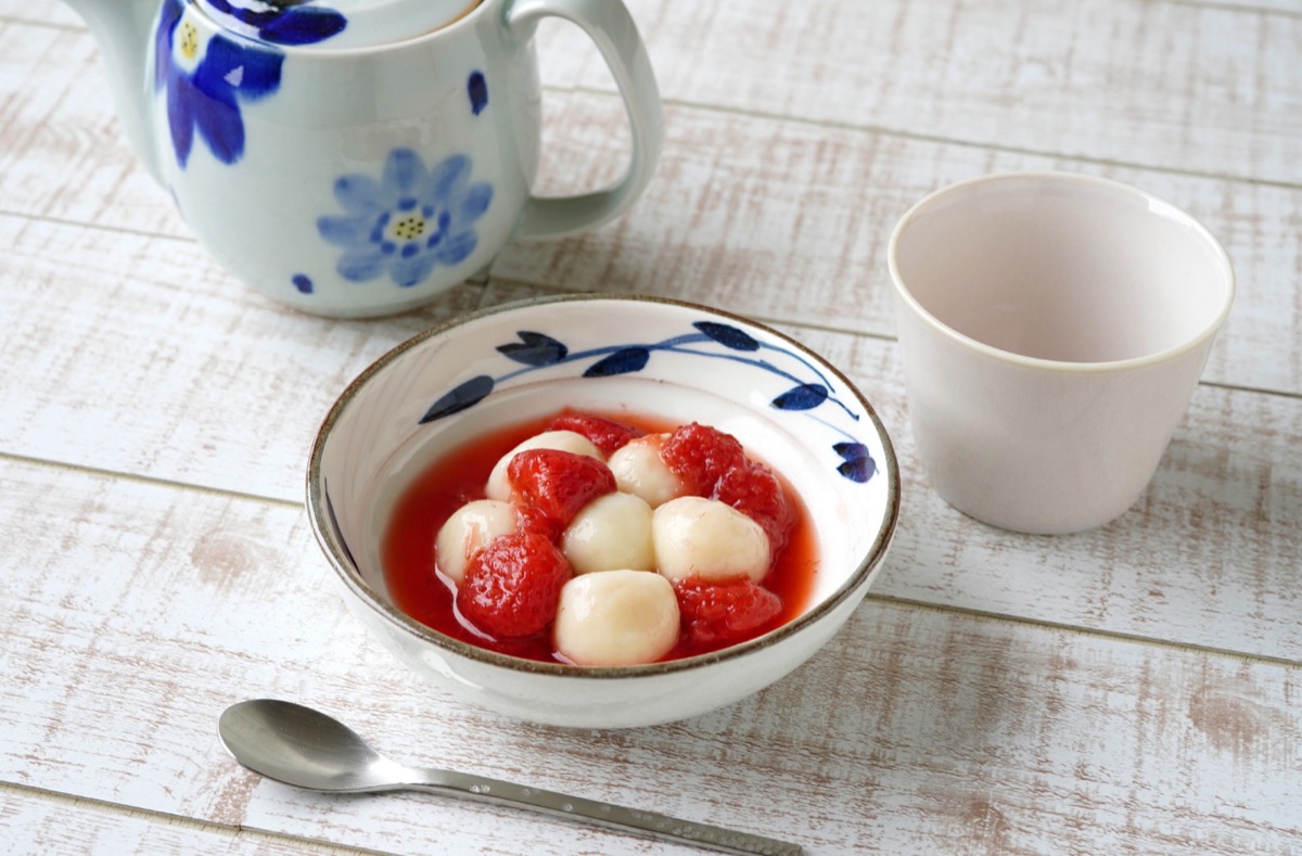 豆腐白玉いちごソース添え