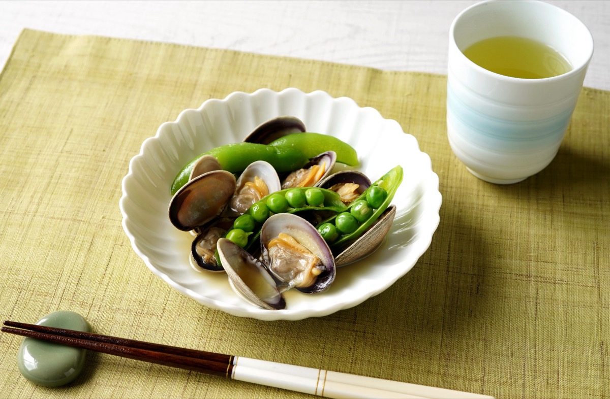 あさりとスナップえんどうの酒蒸し