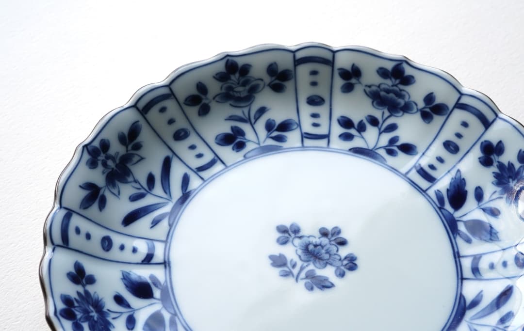 美しい絵柄の間取草花