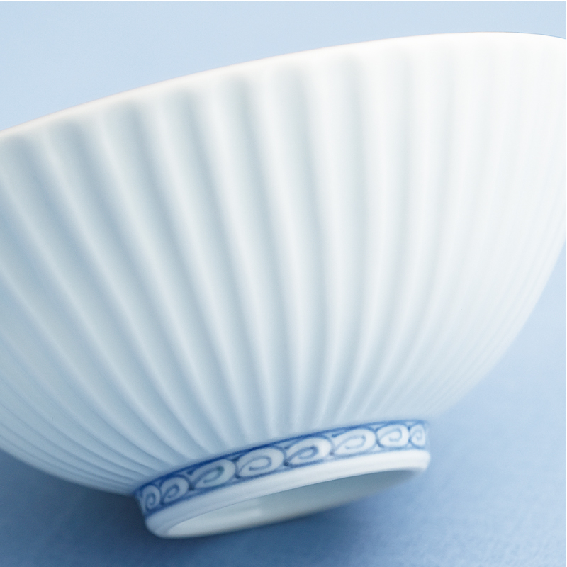 端正なレリーフ